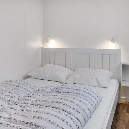 2 Bedroom Nice Apartment In Vaeggerlose Bøtø By Buitenkant foto
