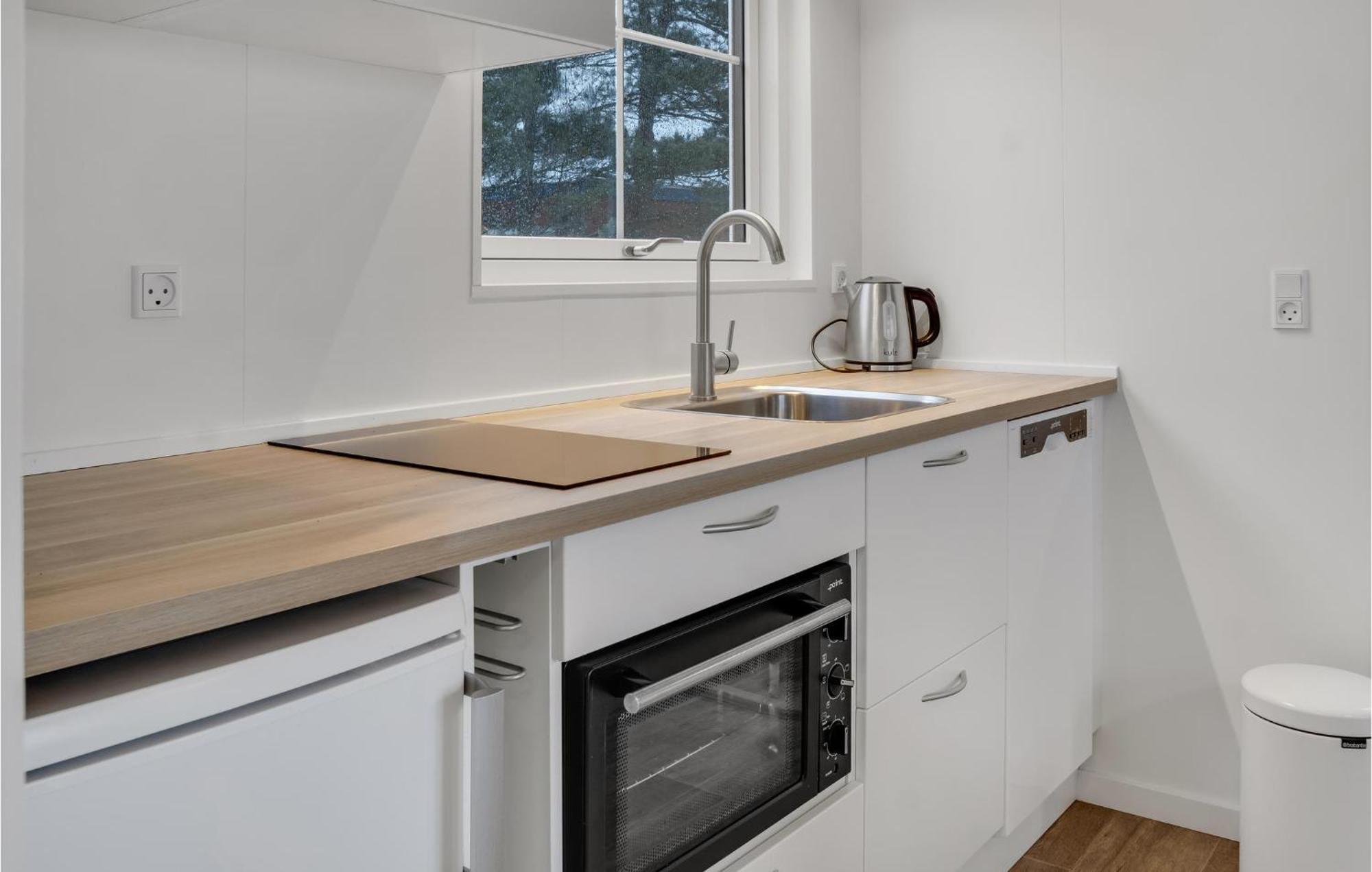 2 Bedroom Nice Apartment In Vaeggerlose Bøtø By Buitenkant foto