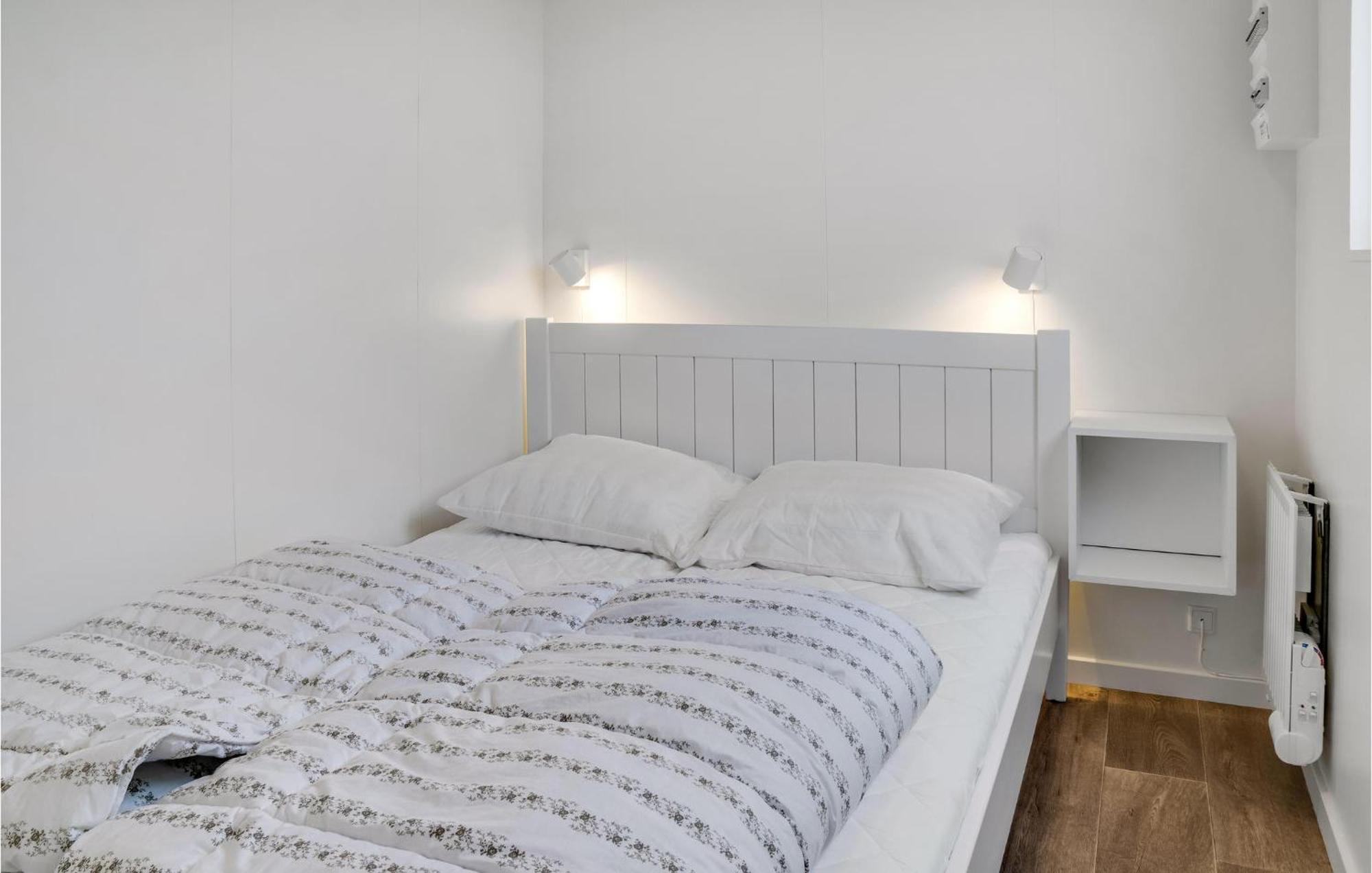 2 Bedroom Nice Apartment In Vaeggerlose Bøtø By Buitenkant foto