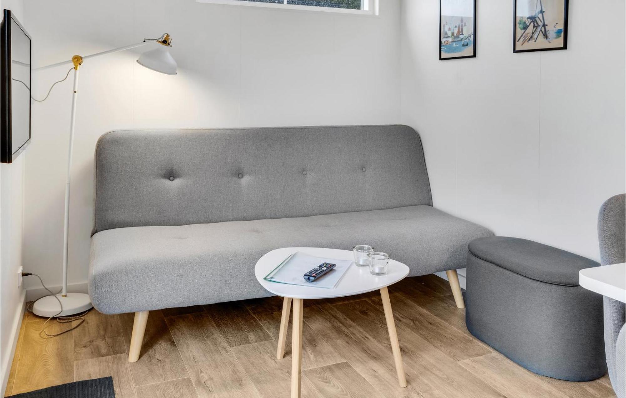 2 Bedroom Nice Apartment In Vaeggerlose Bøtø By Buitenkant foto